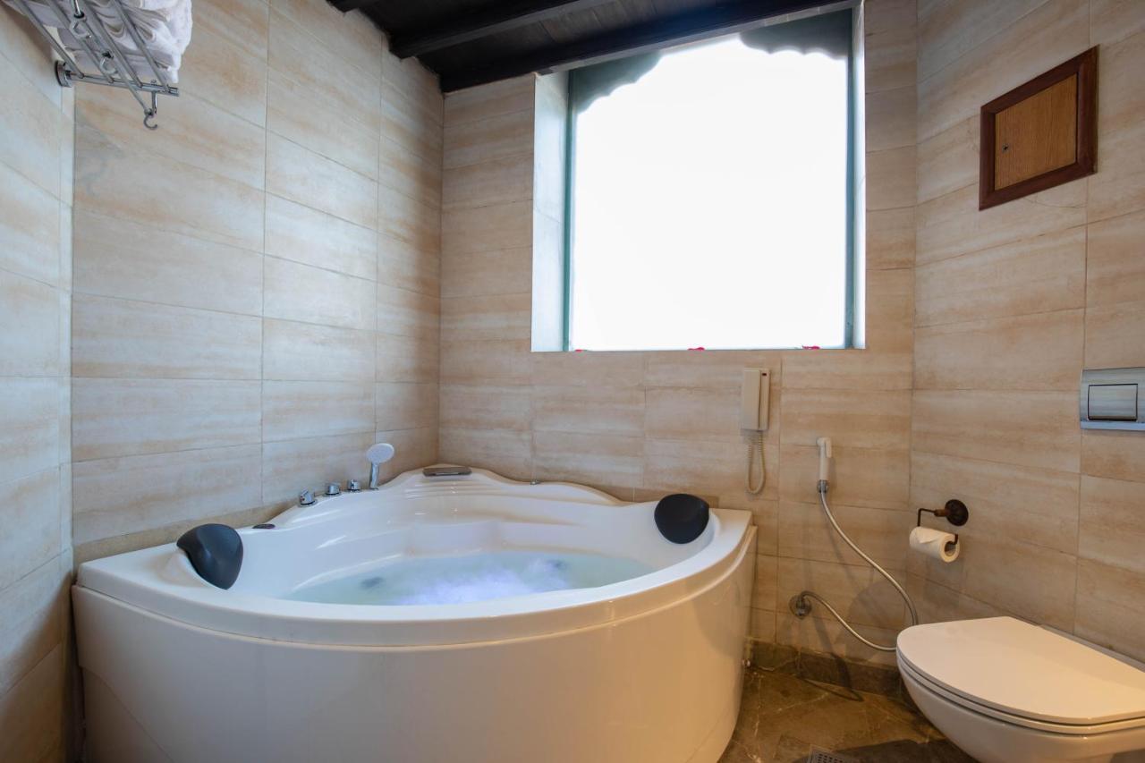 Basera Boutique Hotel 카트만두 외부 사진 A modern bathtub