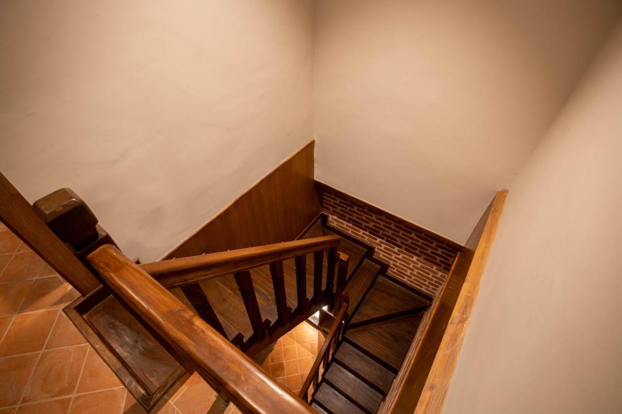Basera Boutique Hotel 카트만두 외부 사진 Staircase