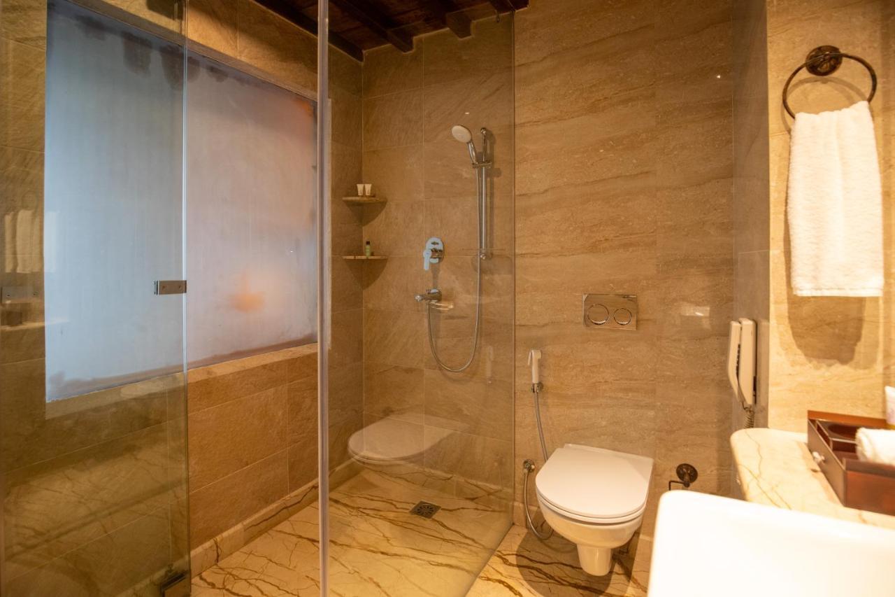 Basera Boutique Hotel 카트만두 외부 사진 A shower cubicle