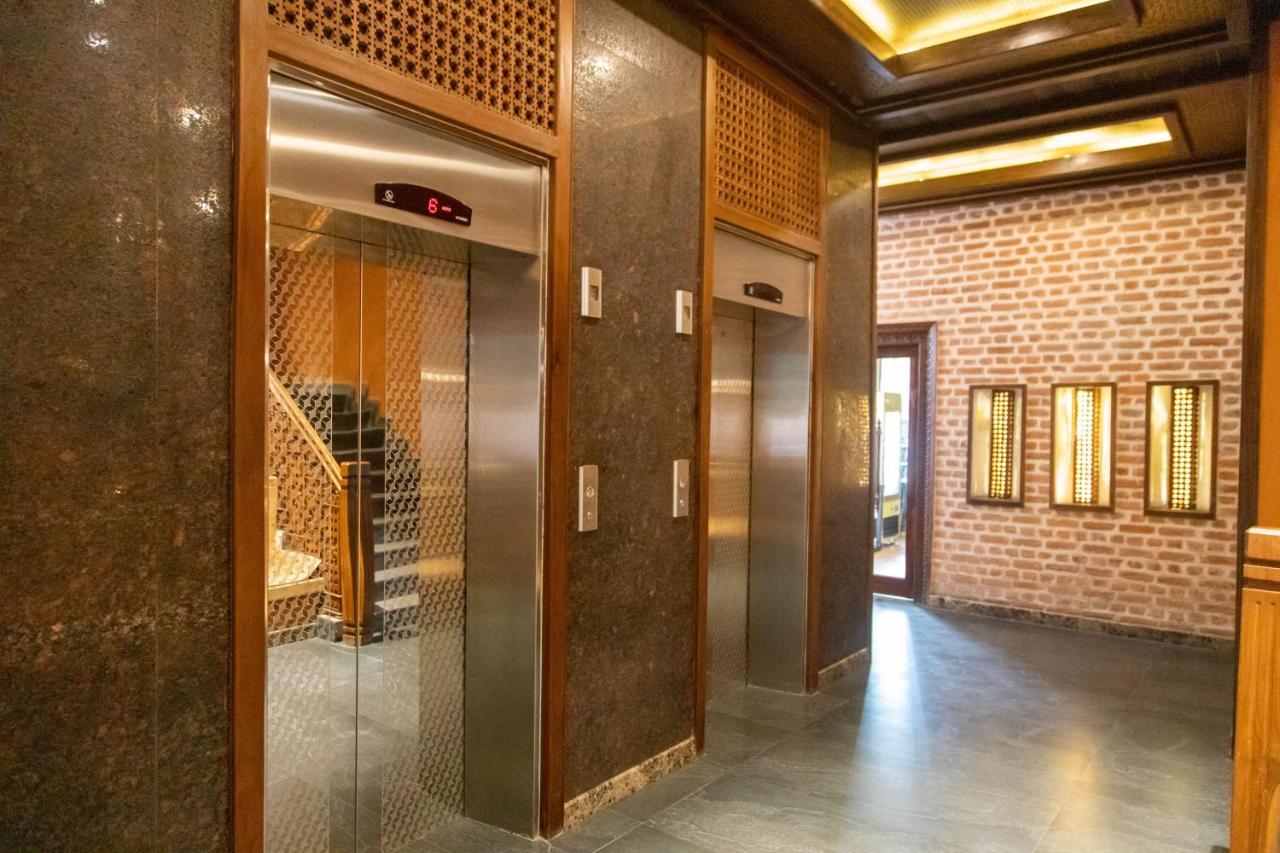 Basera Boutique Hotel 카트만두 외부 사진 Elevators at the hotel
