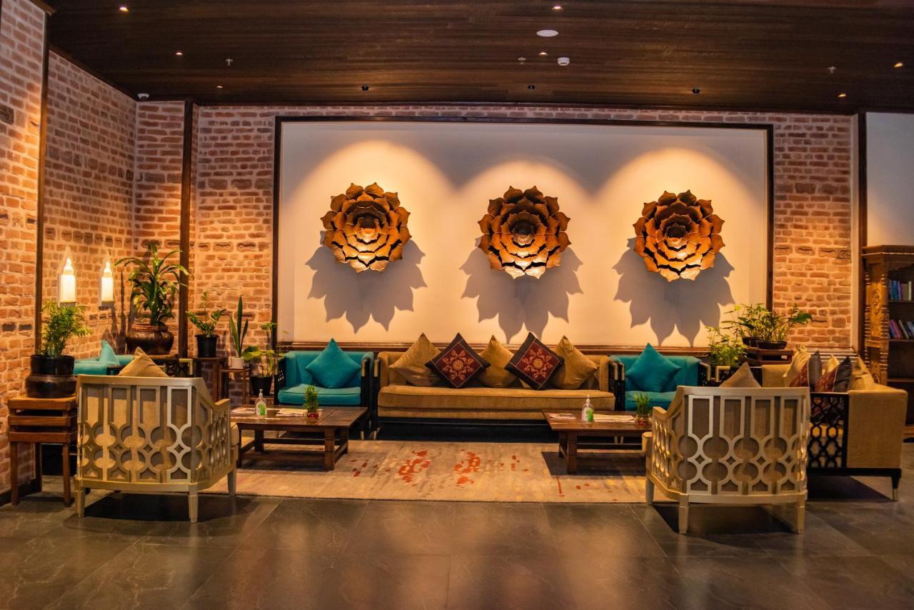 Basera Boutique Hotel 카트만두 외부 사진 The lobby of the Taj Bengal