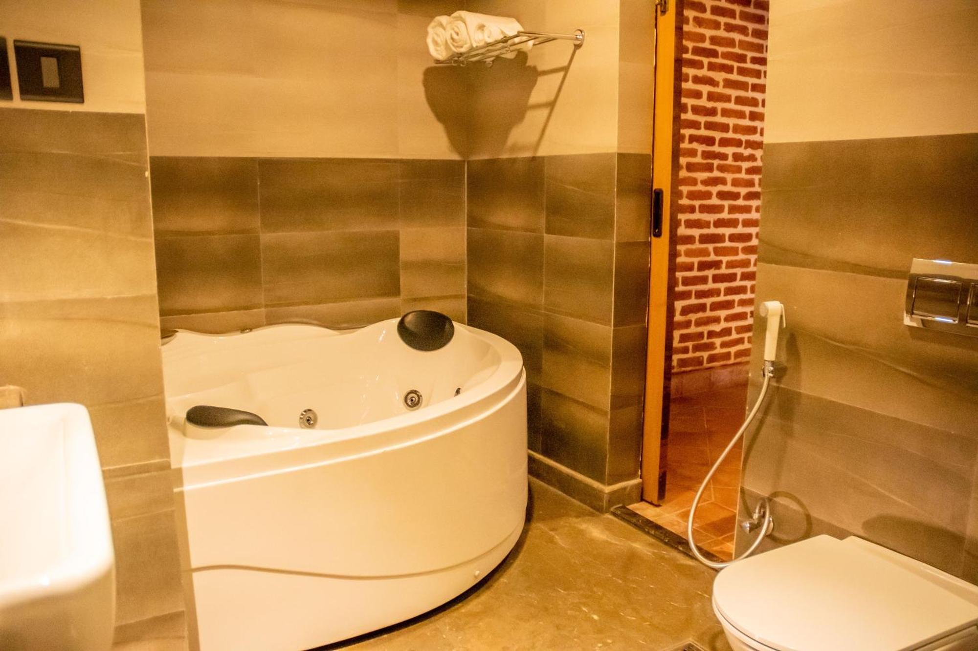 Basera Boutique Hotel 카트만두 외부 사진 A modern bathtub