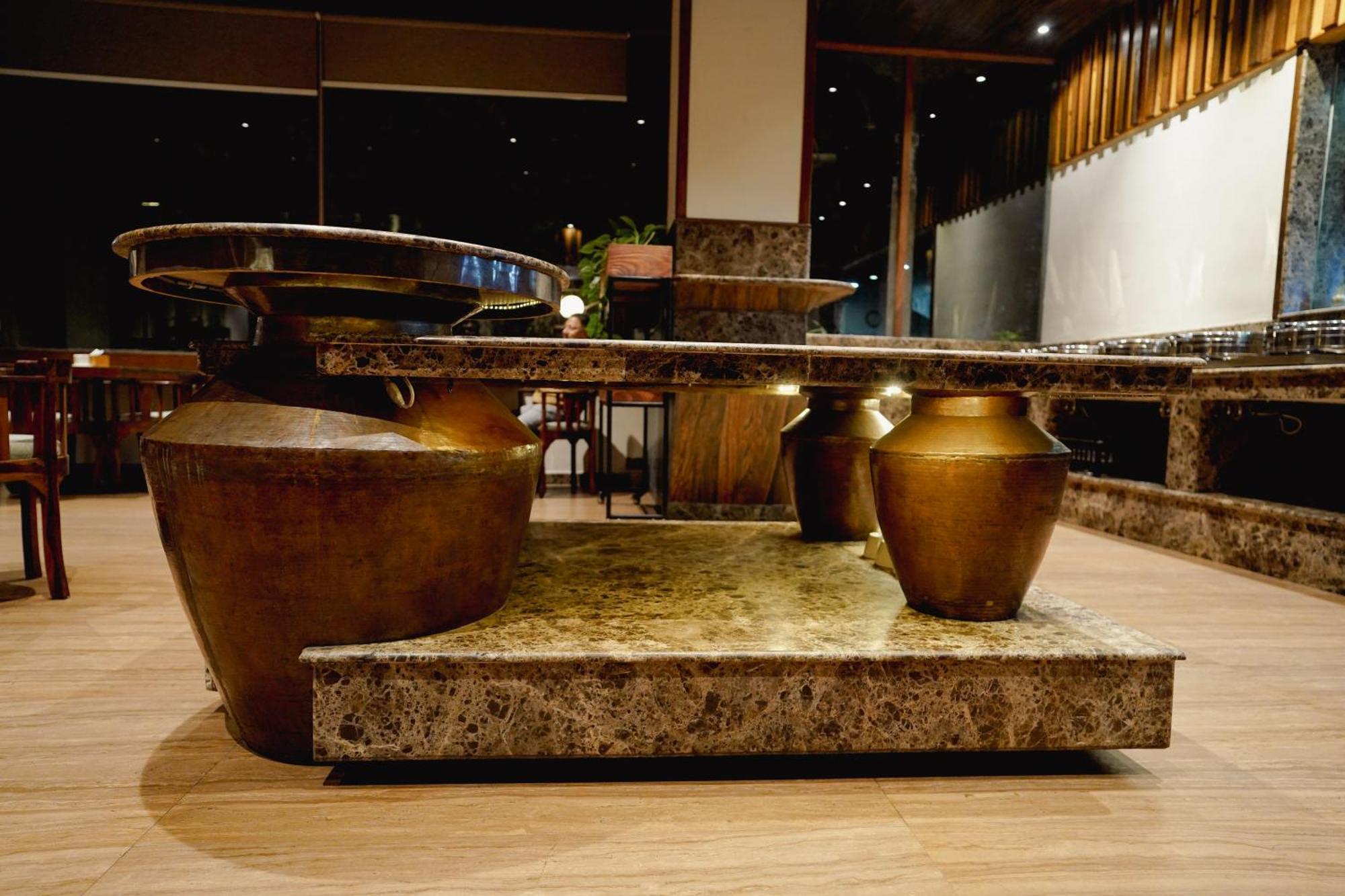 Basera Boutique Hotel 카트만두 외부 사진 The interior of the restaurant